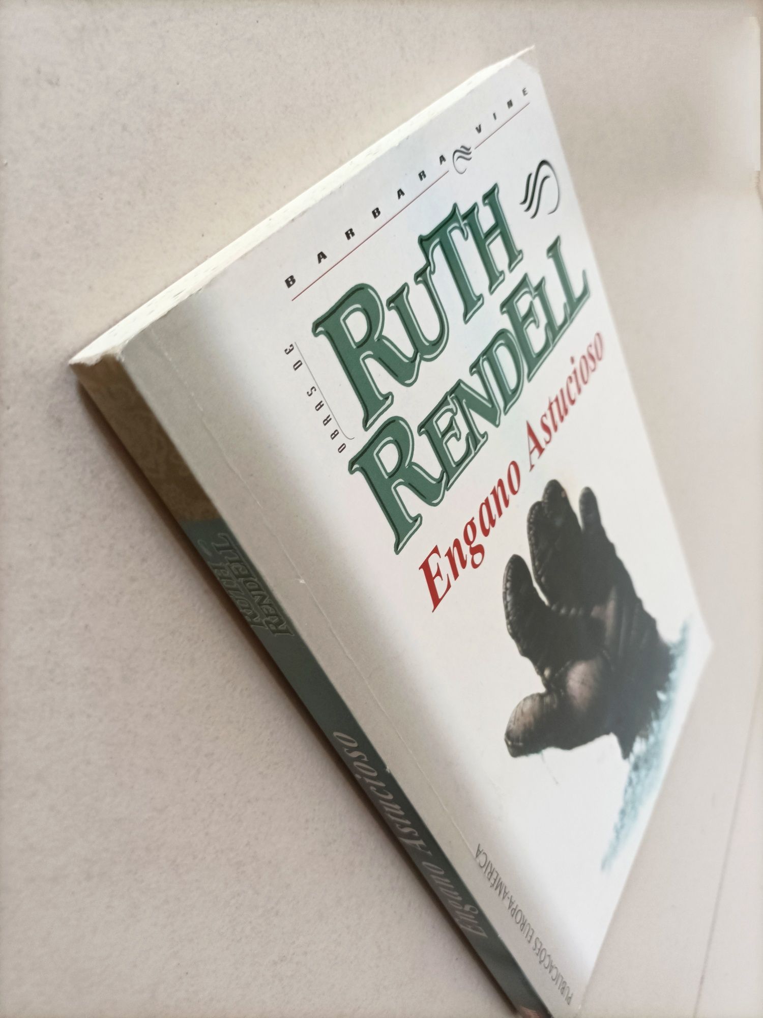 Livro: Engano Astucioso de Ruth Rendell