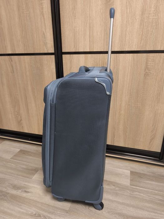 Чемодан очень большого размера, чемодан на колесах, валіза на колесах