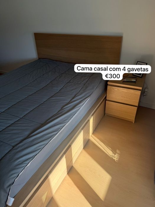 Vendo cama, conjunto de cadeira e moveis pra tela