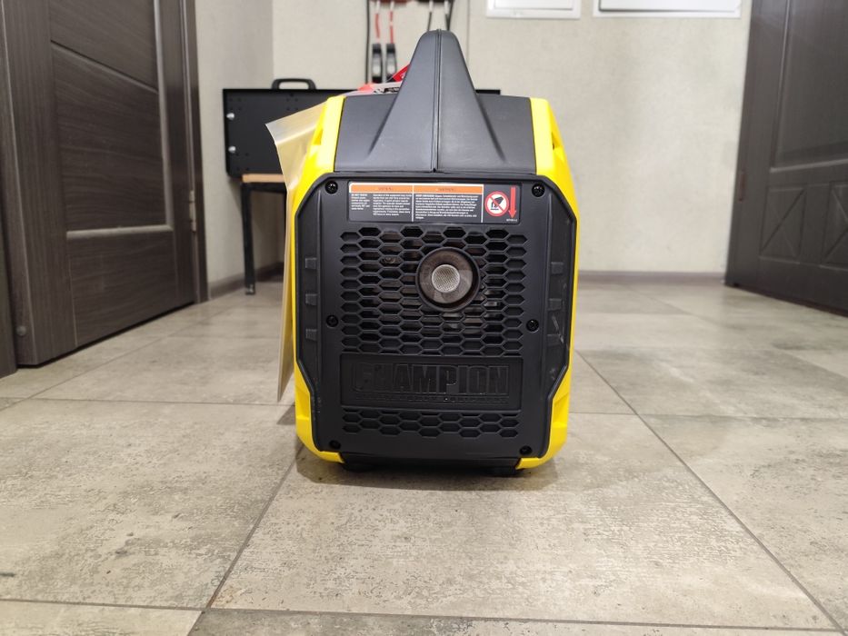 Новий генератор Champion 2200 92001I -EU