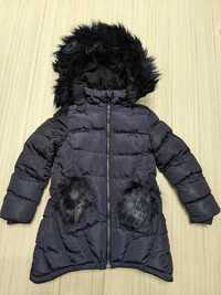 Зимняя тёплая тёмно-синяя куртка -пальто на 7-9 лет