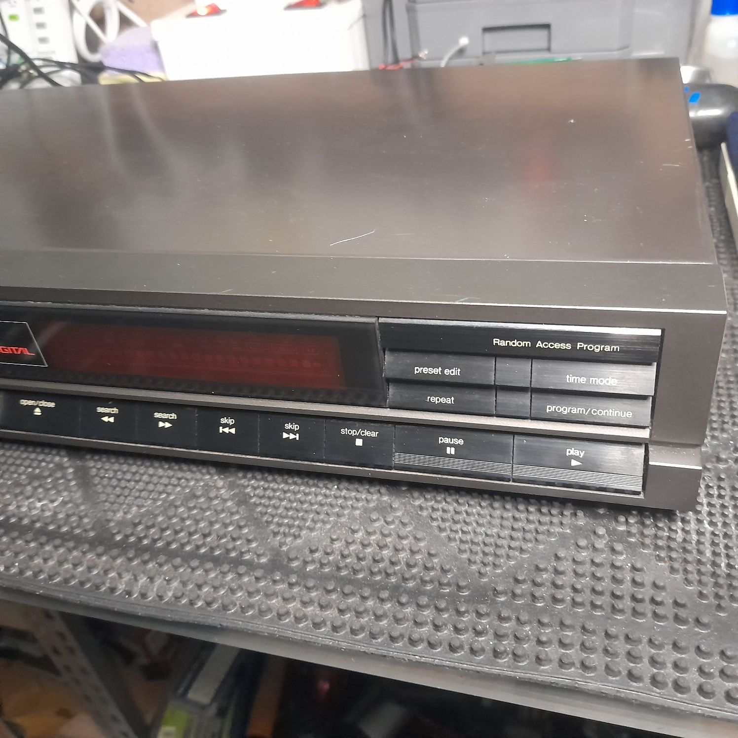 Leitor de CDs Technics mod. SL P200