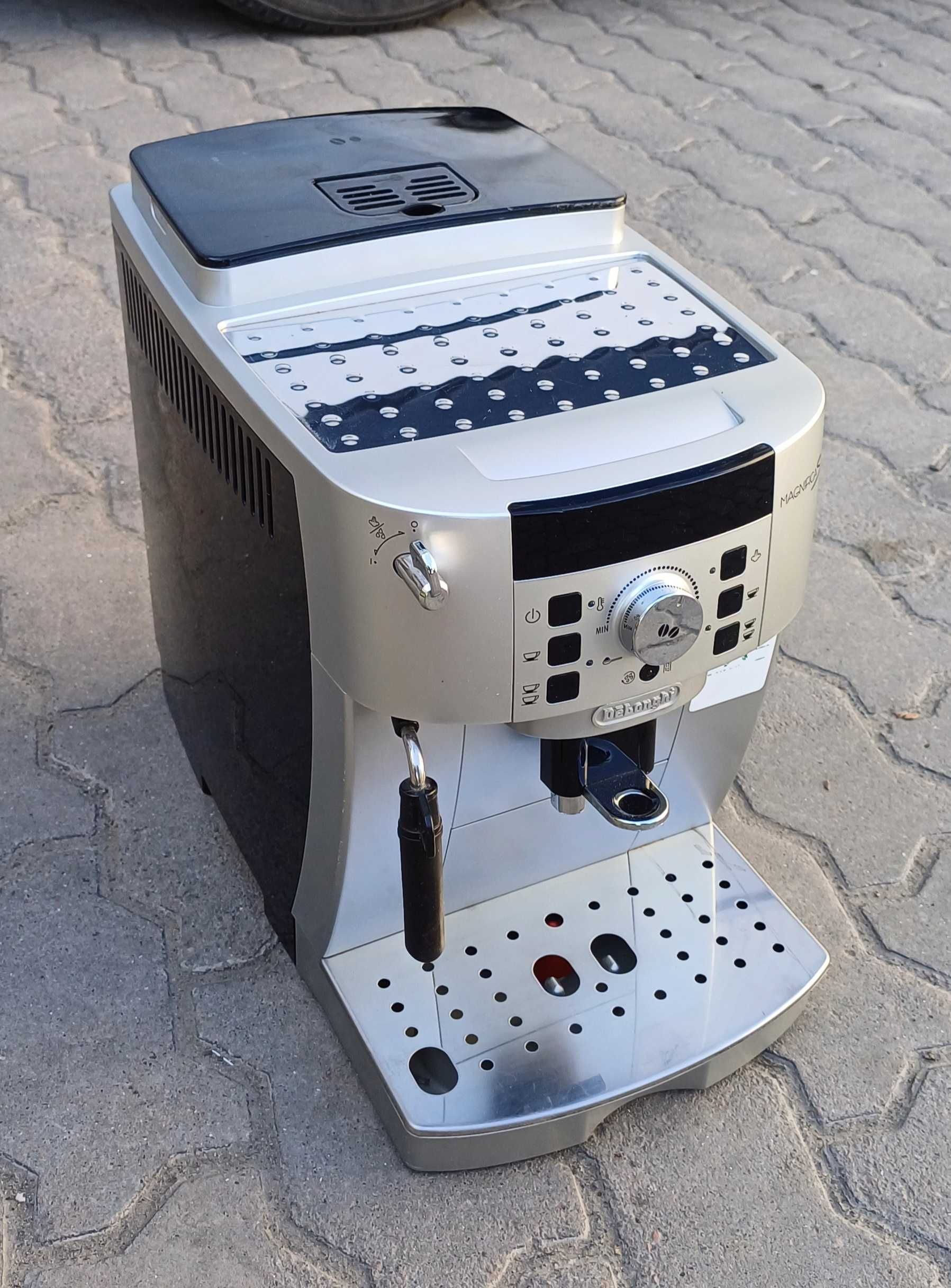 Кавомашина автоматична Delonghi Magnifica S ECAM 22.110.S срібна