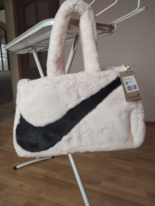 Torba zakupowa Nike pojemność 10 l różowa do ręki i na ramię