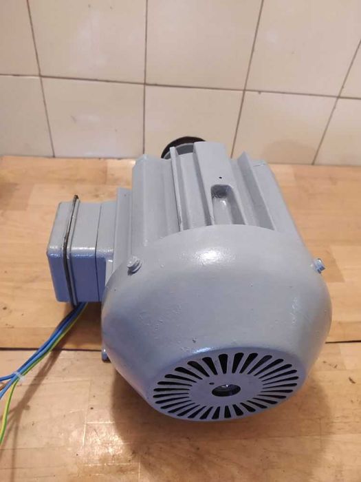 Silnik elektryczny 3 fazowy, 1 KW