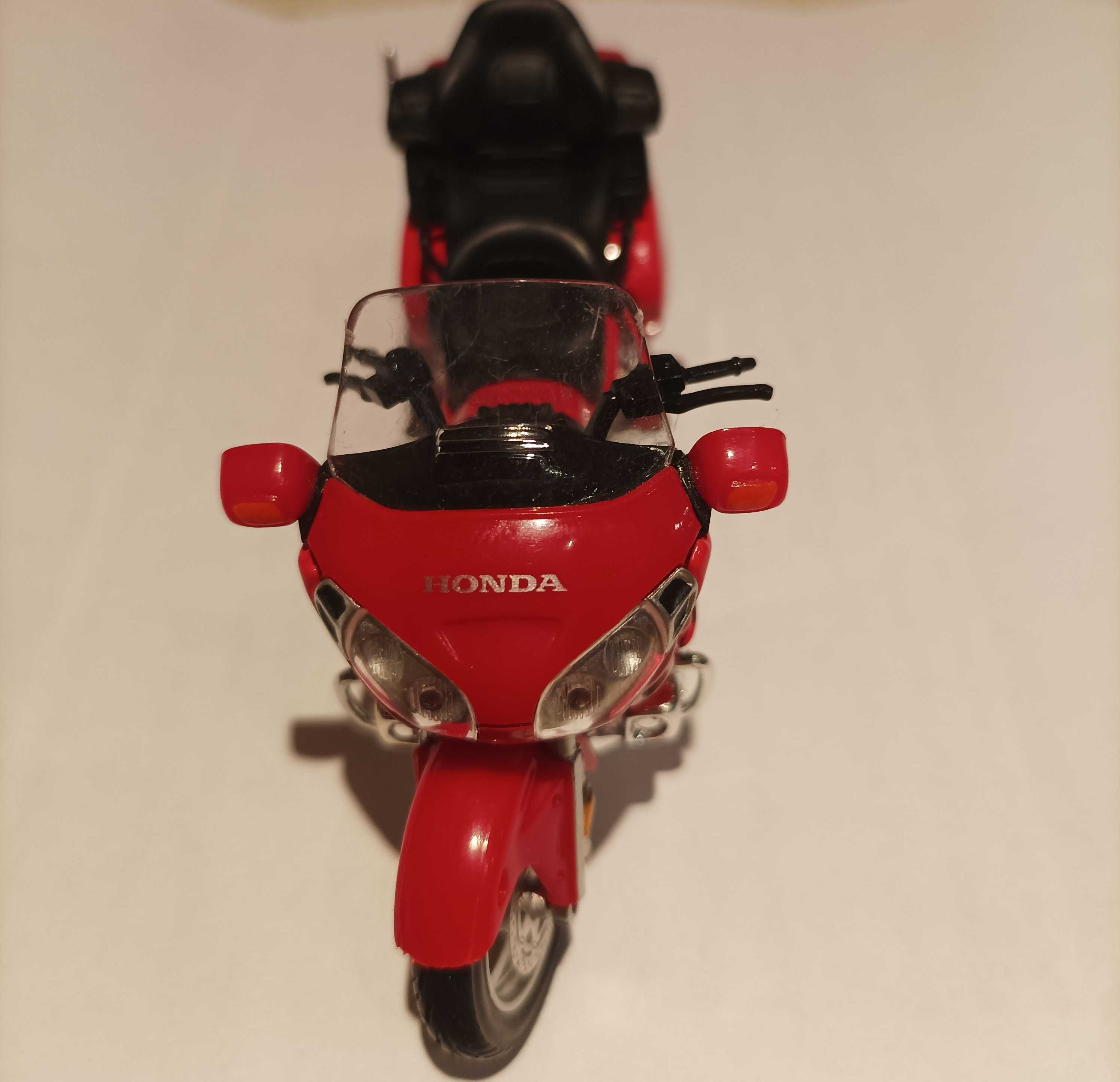 Honda Goldwing 1800 skala 1:24