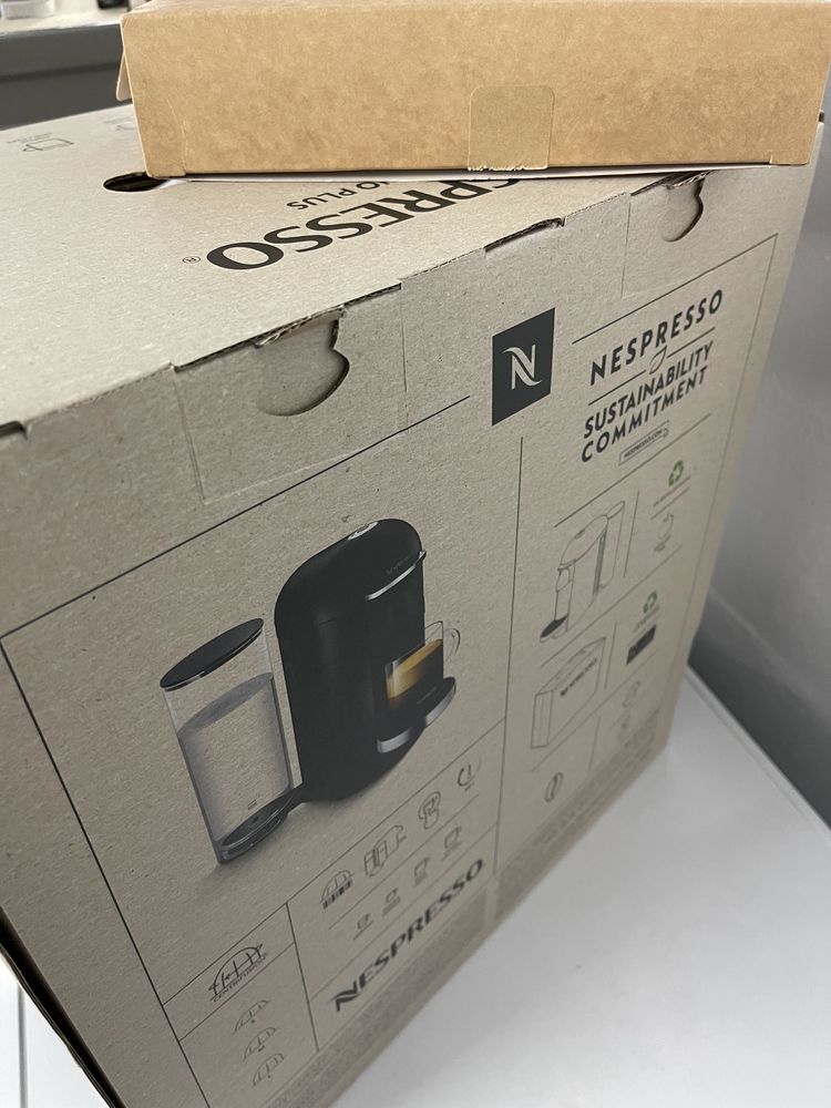 Vendo Nespresso Vertuo Plus. Nova. Na caixa. Com garantia.