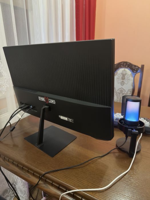 Продам ігровий сетап, монітор 180 hz, клавіатура , мікрофон та коврик