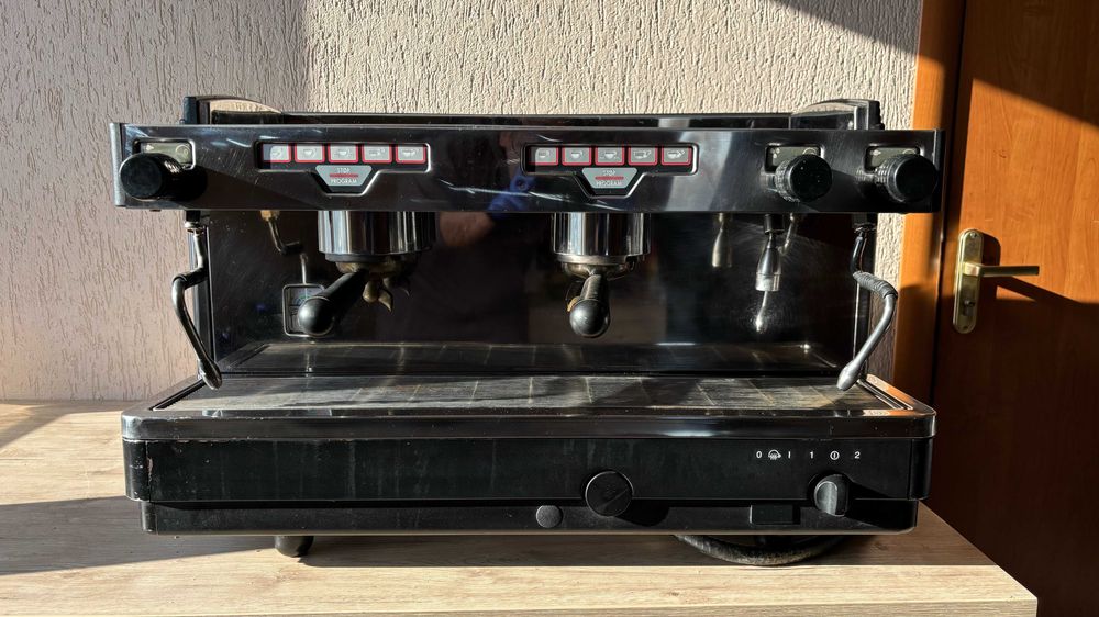 Кавова машинка професійна, двопостова Faema S