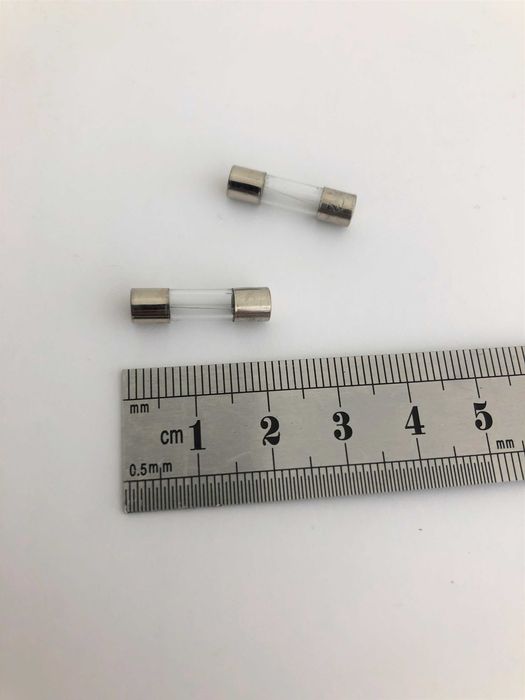 Conjunto 10 Fusíveis 1A 2A 20mm Liga de Zinco e Vidro NOVOS