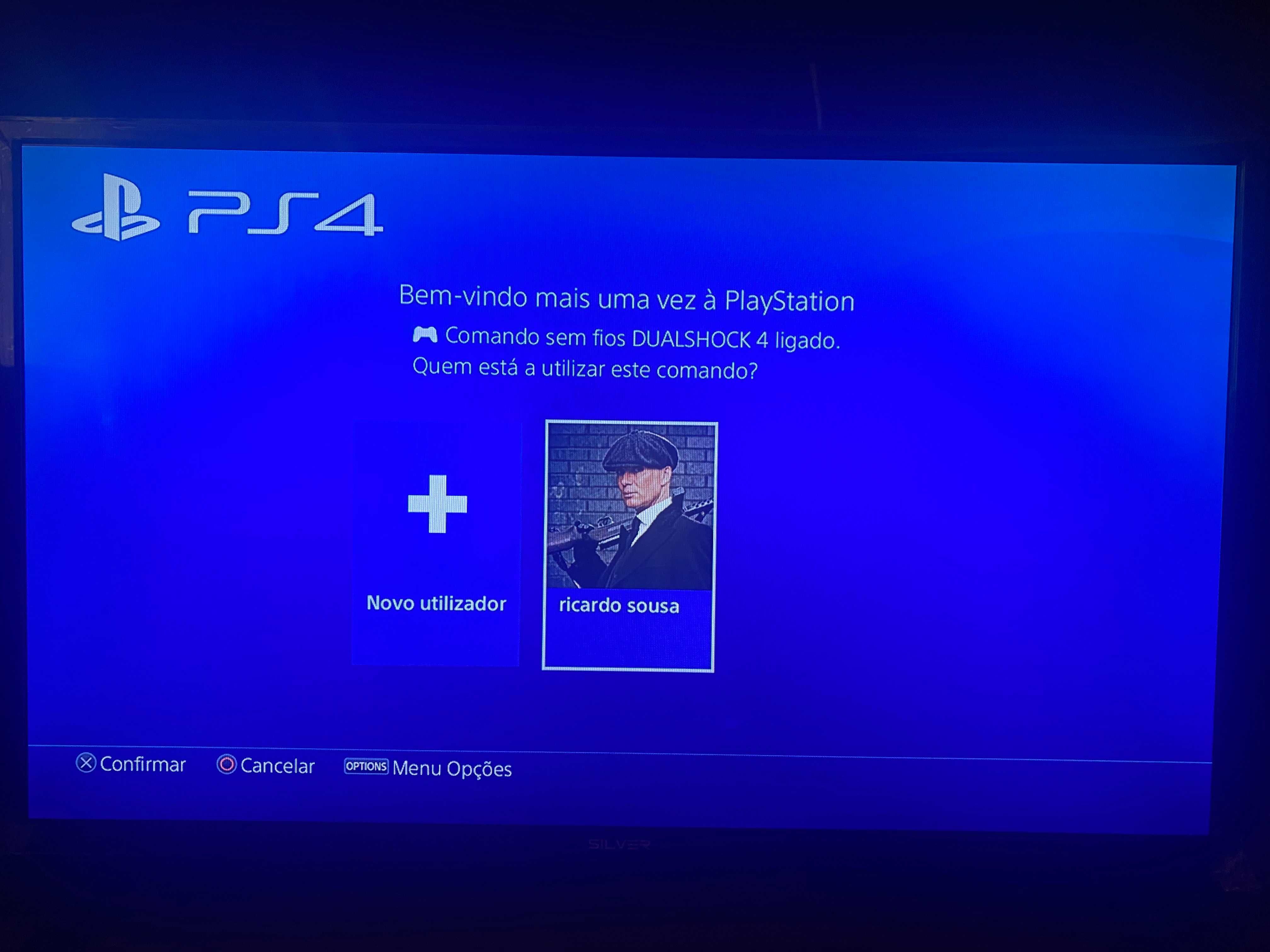 Vendo PS4 SLIM 1TB em bom estado a 200€ leiam a descrição