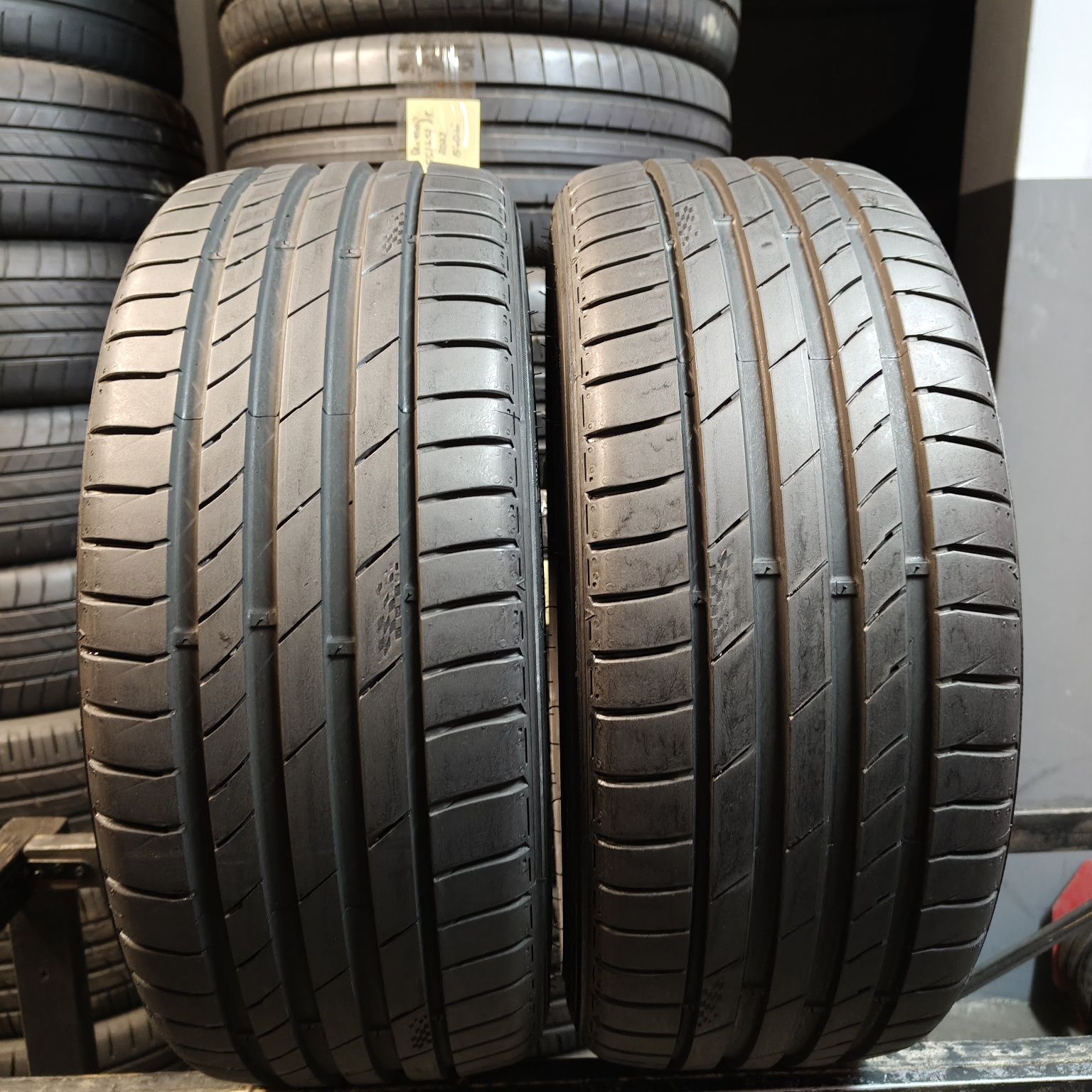 205/40/17 Sprzedam parę opon letnich Kumho