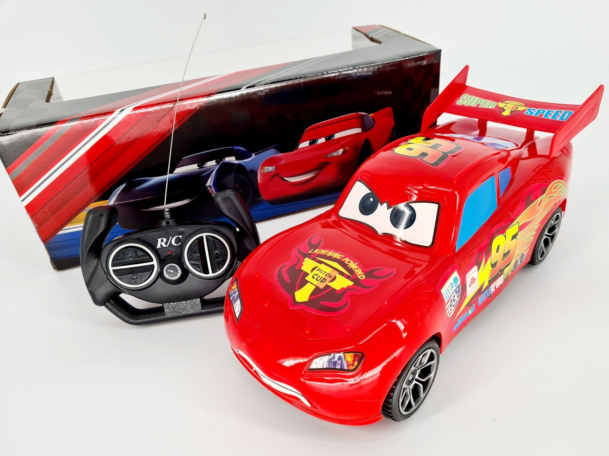 Nowe zdalnie sterowane autko z bajki Cars - zabawki
