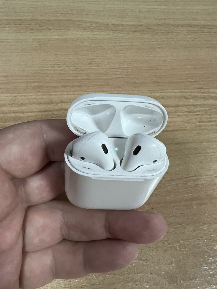 Продам кейс airpods 2