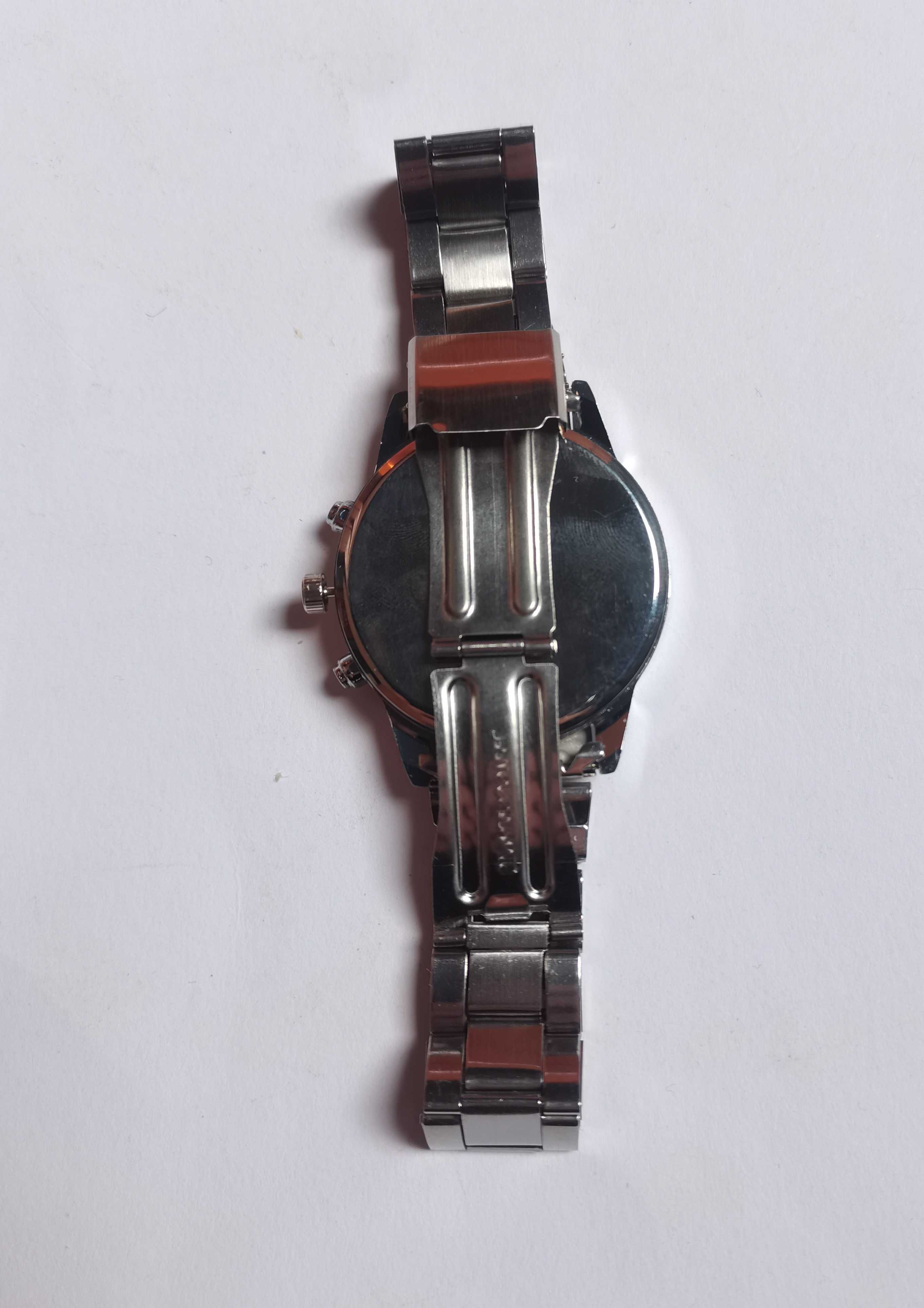 Analogowy zegarek męski z bransoletą ze stali nierdzewnej
