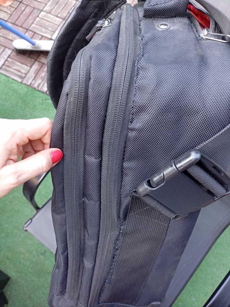 Duża czarna walizka na 2 kółkach, na ramię Magma Bags