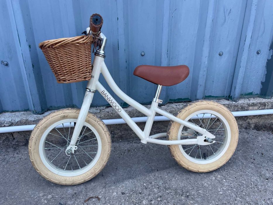 Bicicleta e Capacete Banwood