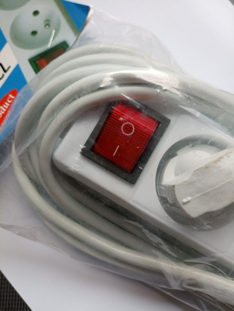 Przedłużacz kabel listwa zasilająca biały włącznik wyłącznik 5m 3 gnia
