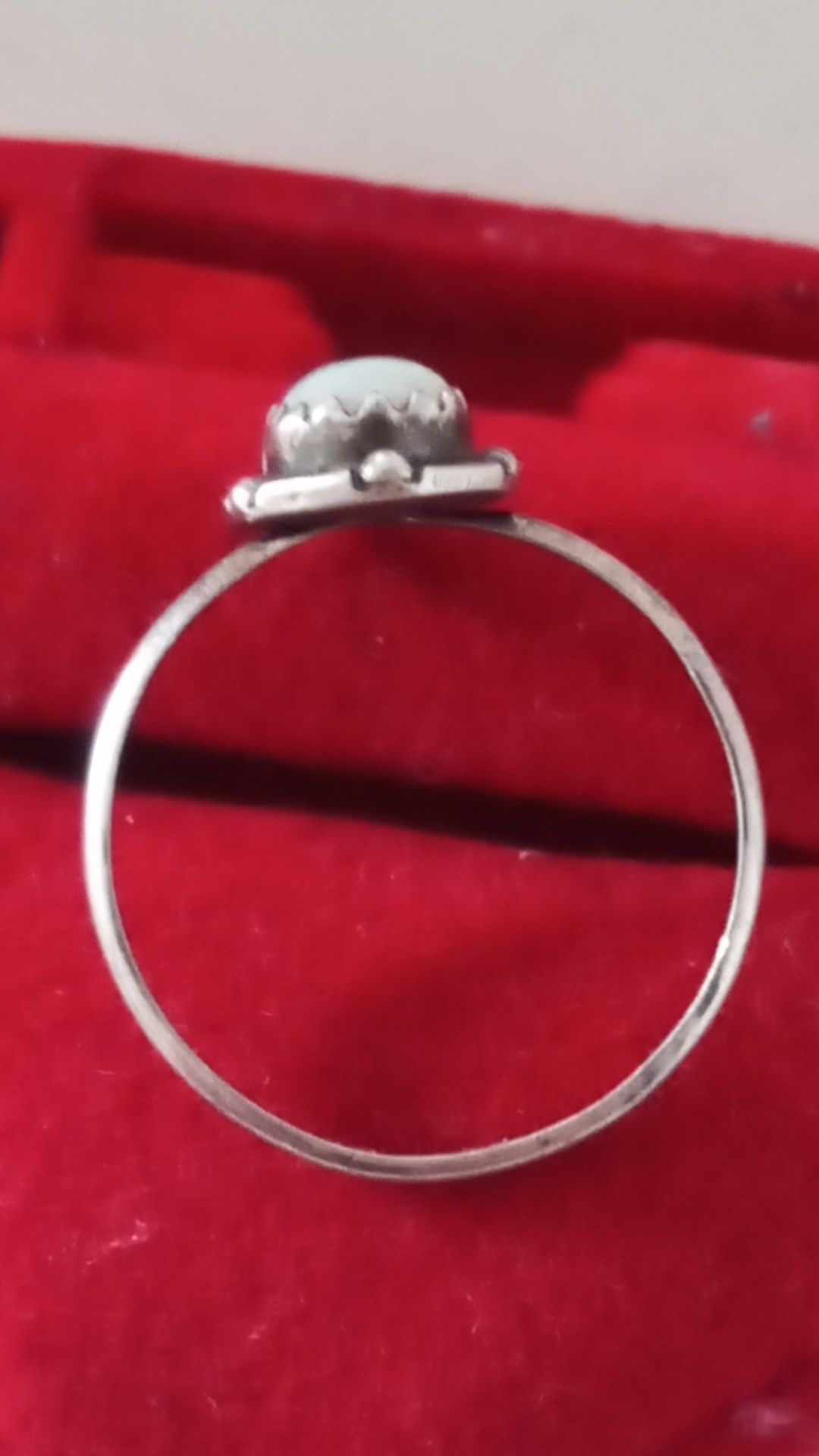 Srebrny pierścionek z białym oczkiem rozmiar 13