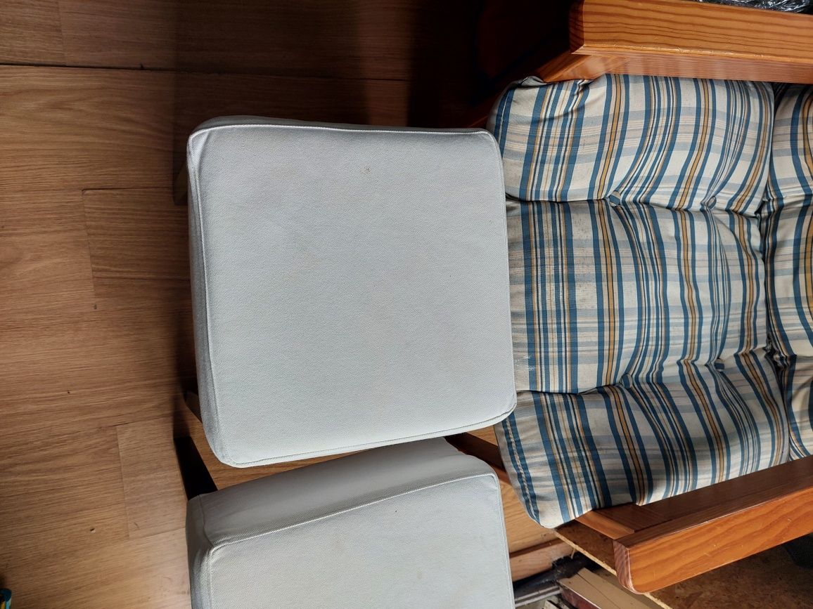 Pufe apoio mesa de sala