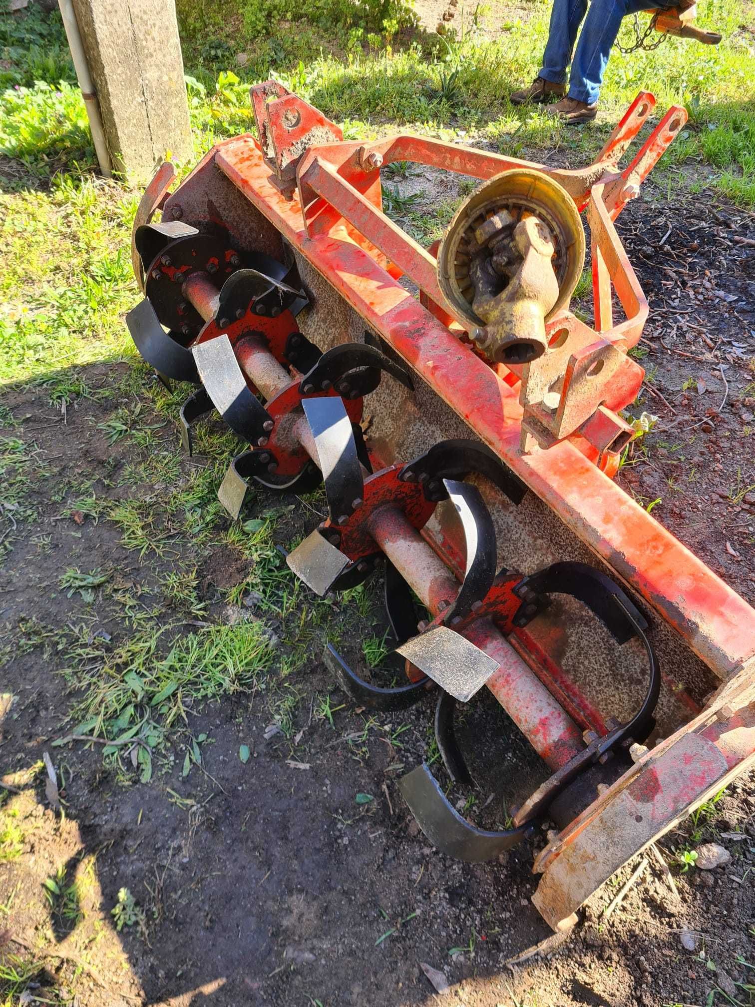 Tractor Ferrari 1100 + alfaias