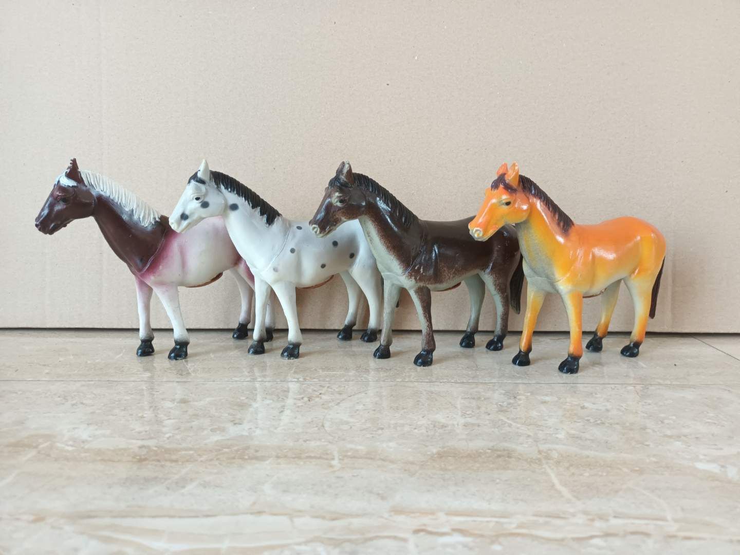 Figurki konie zestaw