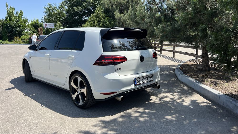Продам Volkswagen Golf 7 GTI 2015 рік