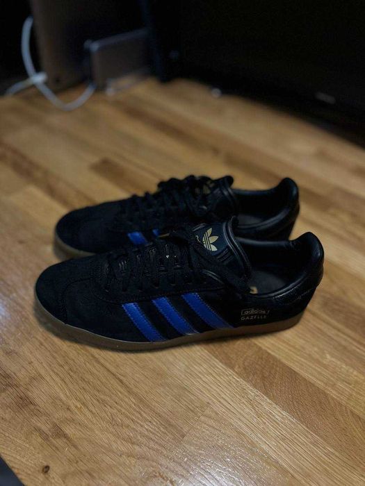 Adidas Gazelle 43⅓ – oryginalne, czarny + niebieskie paski