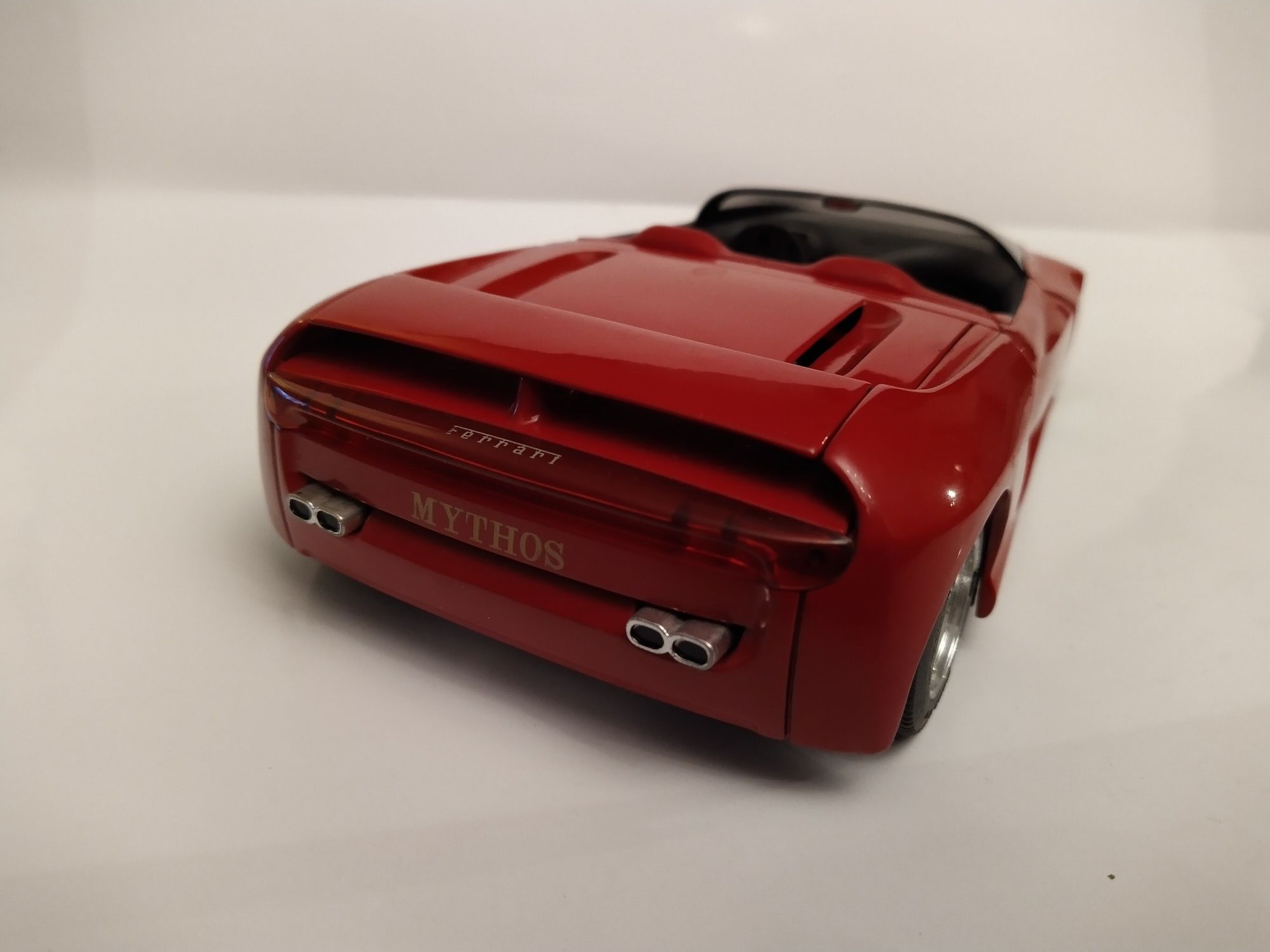 Ferrari Mythos Skala 1:18 Revell