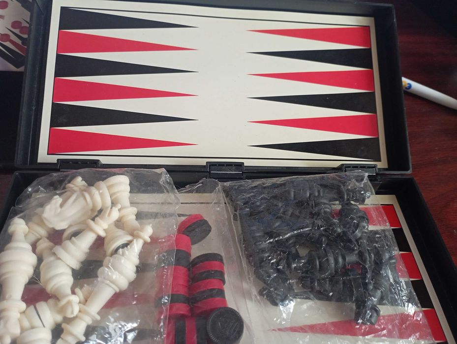 Набор магнитных игр 3 в 1 : шахматы, шашки, нарды Magnetic Games Leon