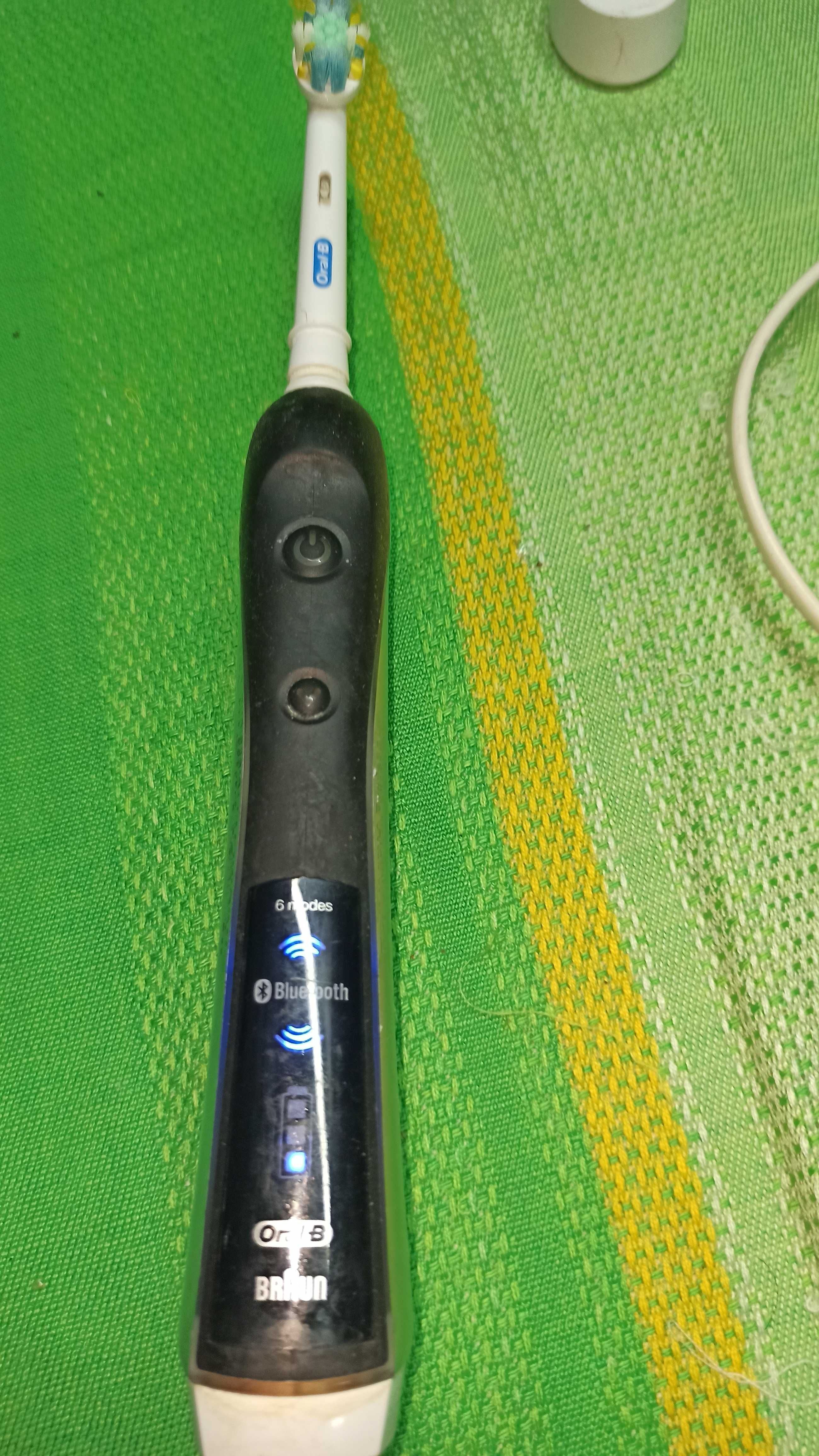 Зубная щётка Oral B Triumph 7000