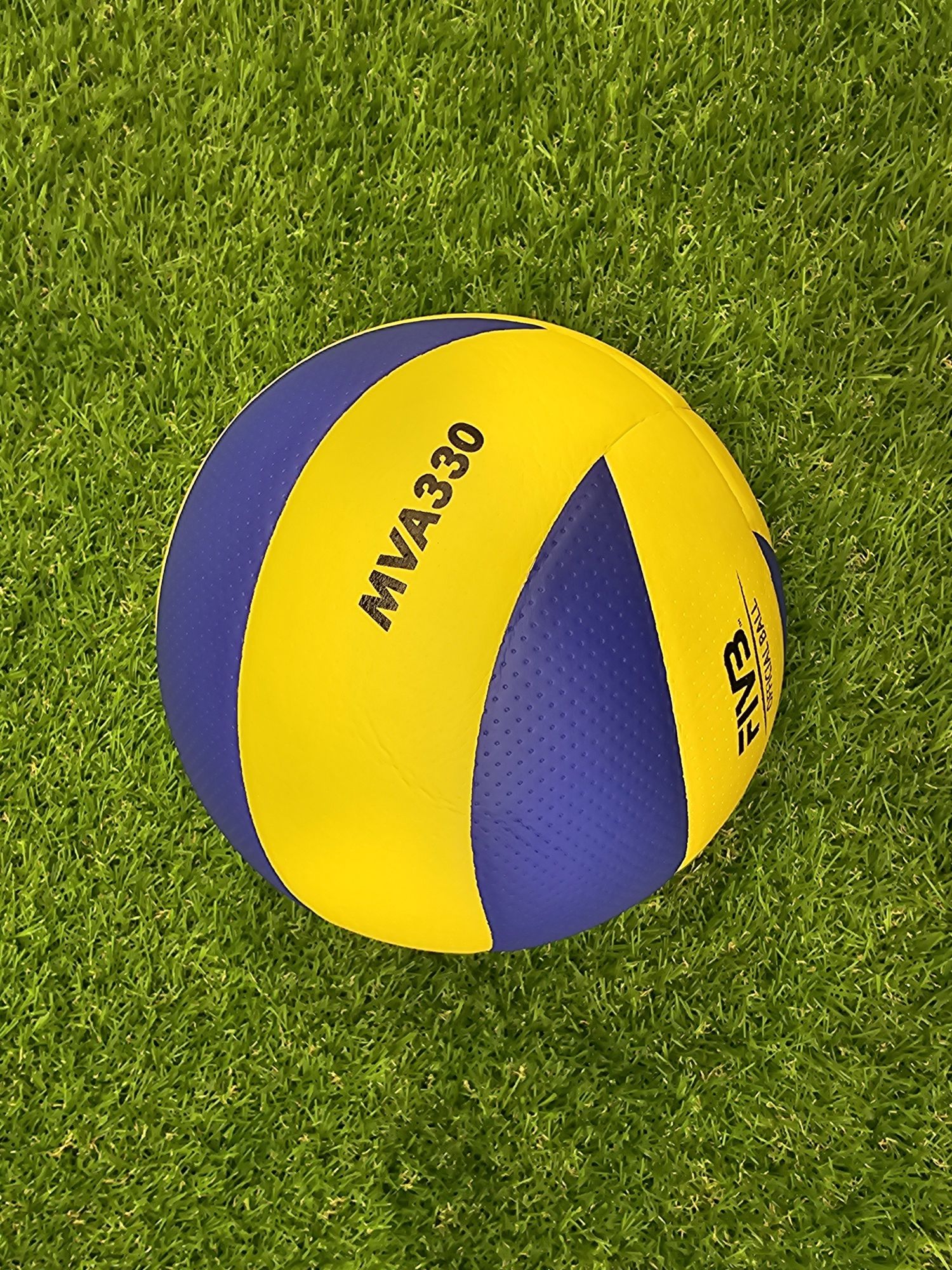 Мяч волейбольный Mikasa MVA330 PU в точку
