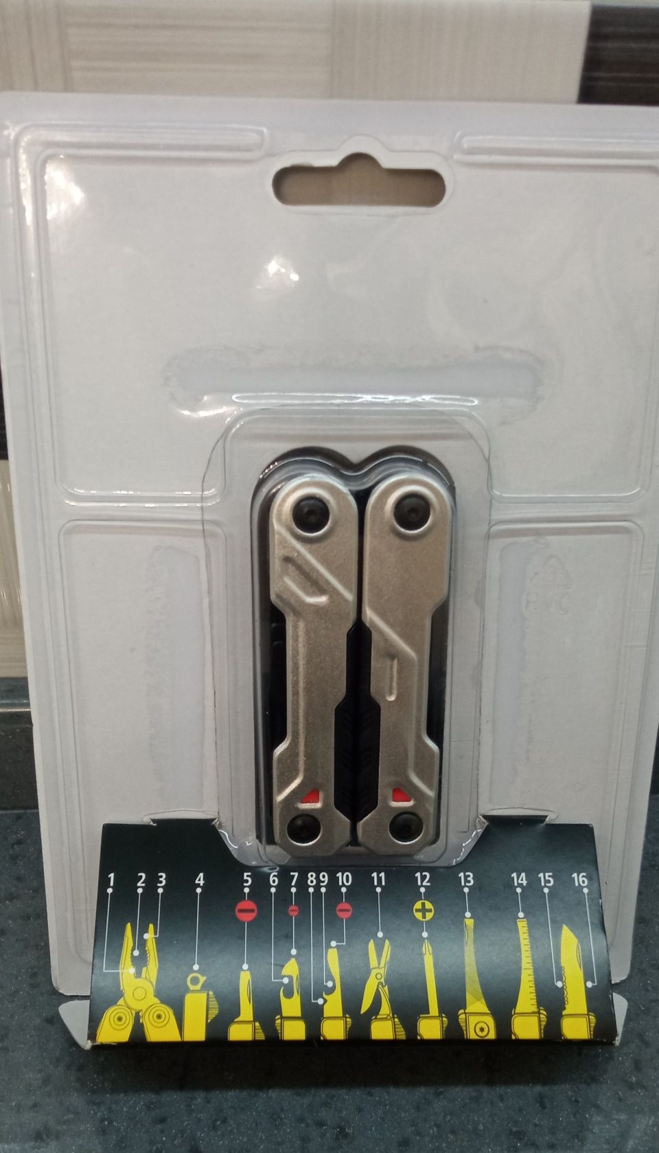 Універсальний інструмент Stanley Multi-tool 16 в 1, 100мм