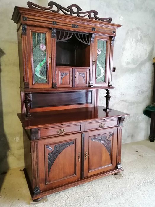 Unikatowy Kredens Secesyjny