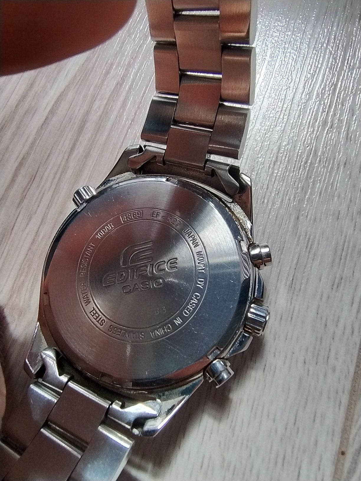 Zegarek Casio Edifice Chronograph EF-527D-1AVEF, suwak logarytmiczny.