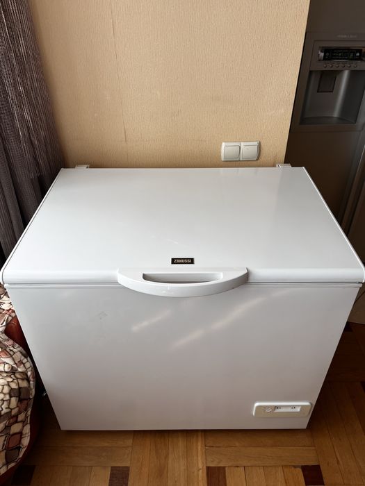 Морозильна камера Zanussi BNI280