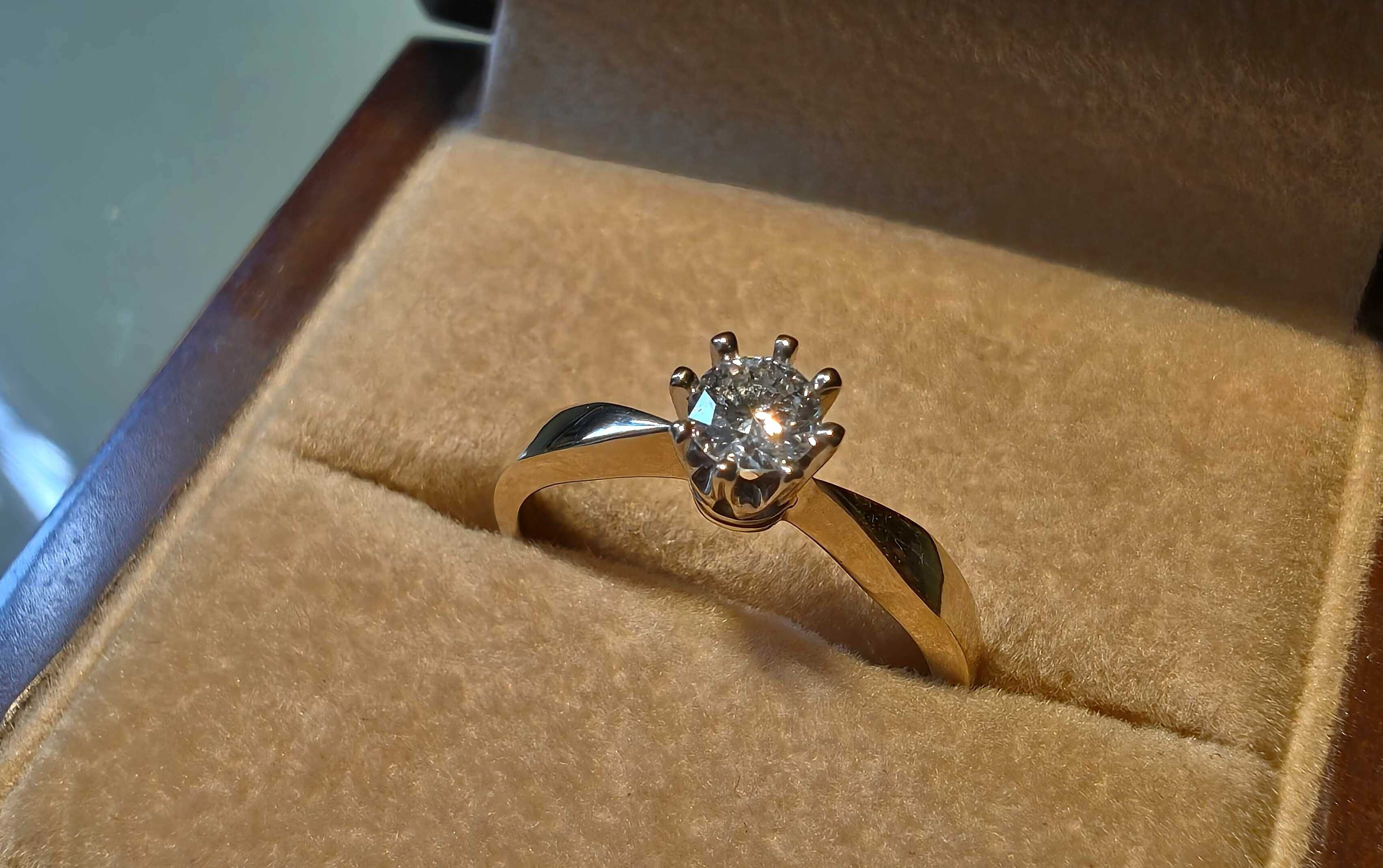 Pierścionek Apart z brylantem diamentem 0,23 ct rozmiar 11 12 Jak Nowy