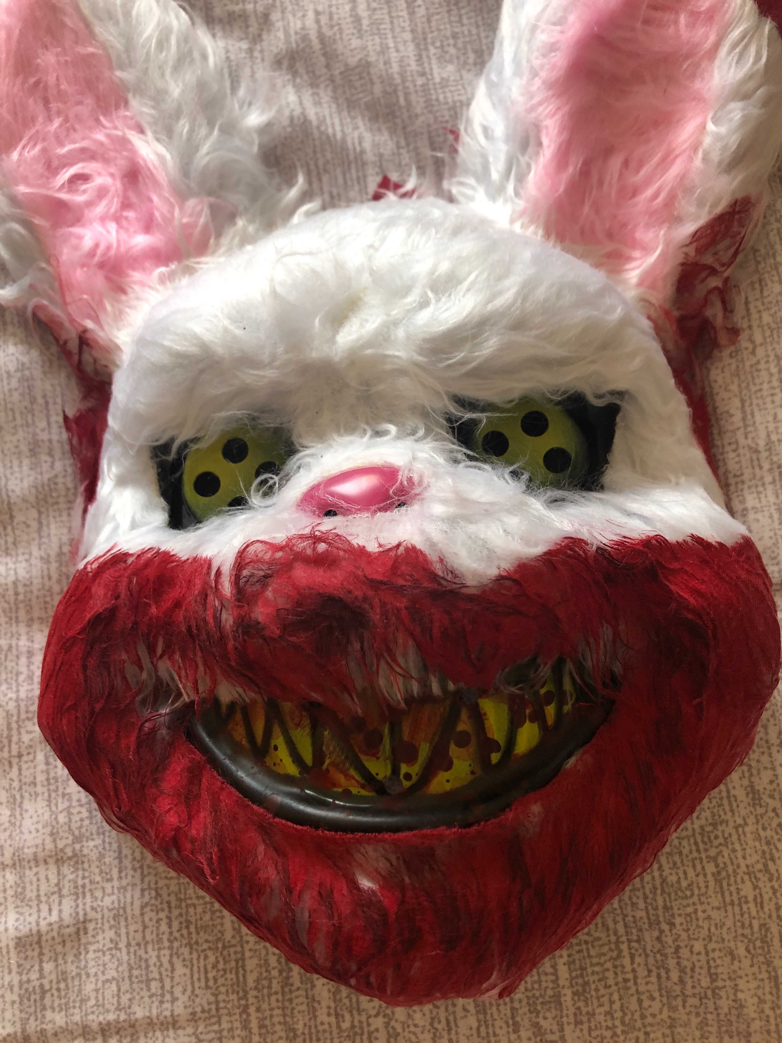 Máscara coelho assustador