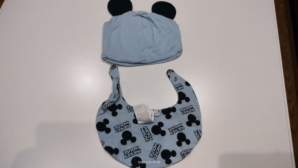 Komplet niemowlęcy czapeczka i śliniak