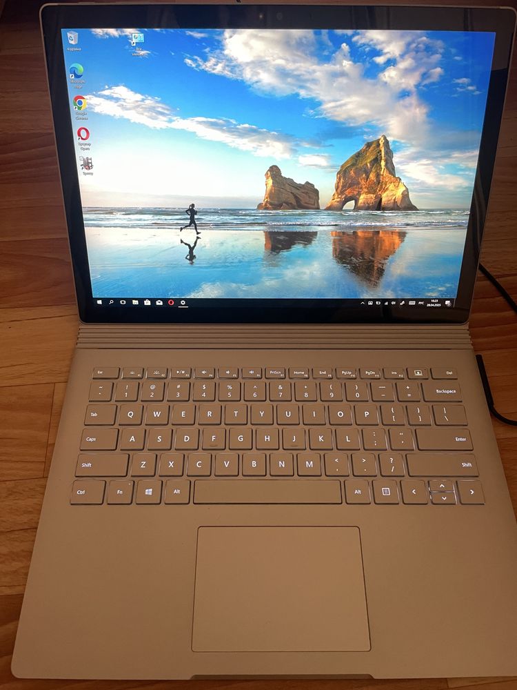 Ноутбук Microsoft Surfacebook.
