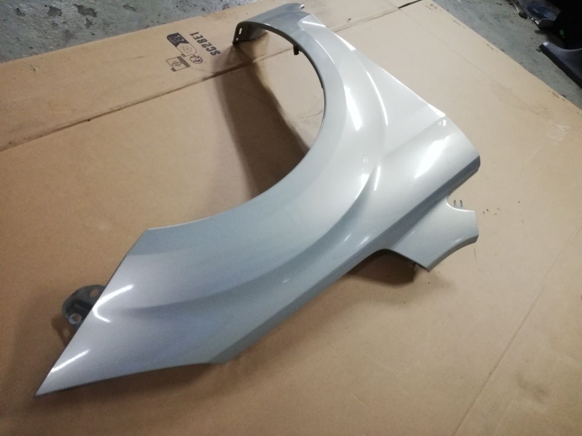 Błotnik prawy przód przedni nadkole Ford Focus mk2 Lift 08-11r kod P8