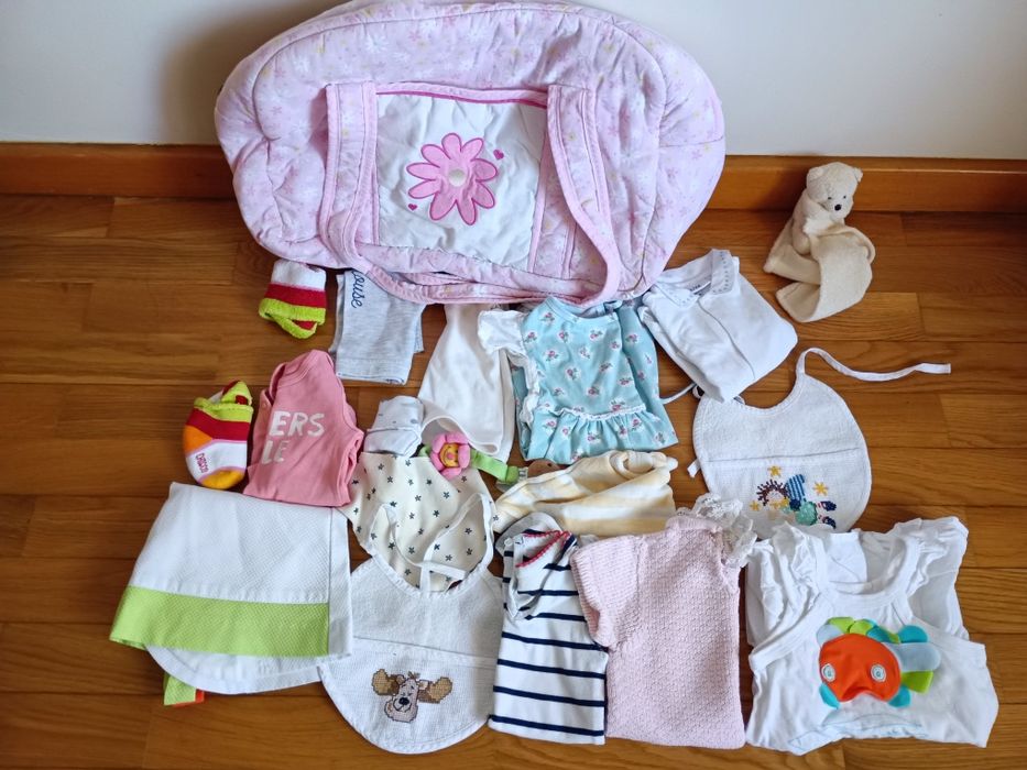 Lote de 18 artigos de menina (0-3m) com oferta de mala
