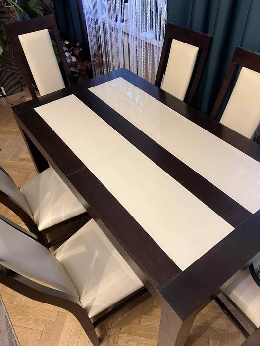 Sprzedam stół z krzesłami