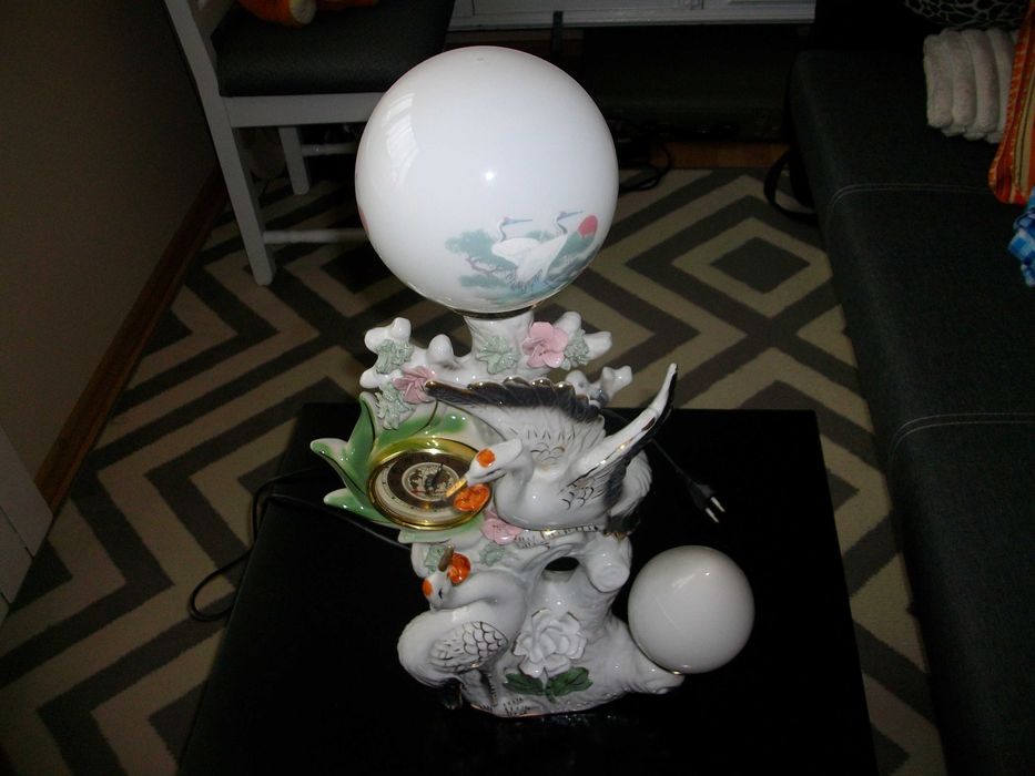 Lampka porcelaowa z zegarem