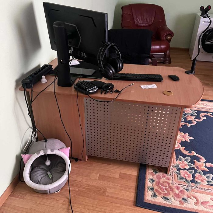 Продам стіл офісний