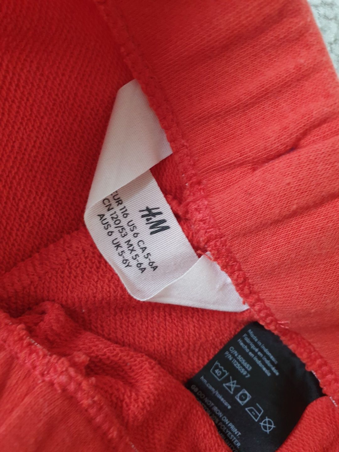 Spodenki dresowe chłopięce H&M czerwone krótkie gumka 116