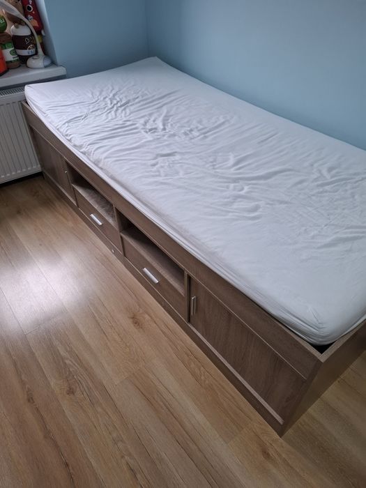 Komplet mebli; komoda, regał, biurko, łóżko