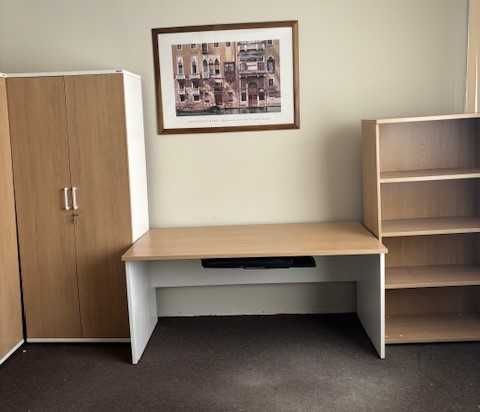 zestaw mebli biurowych biurko szafka, półki