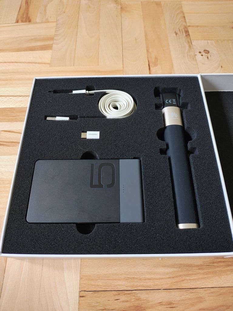 Huawei Power Box (Powerbank, kabel micro USB, Selfie Stick, adapter C)