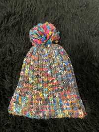Zimowa czapka dla dziecka kolorowa z pomponem 49-51